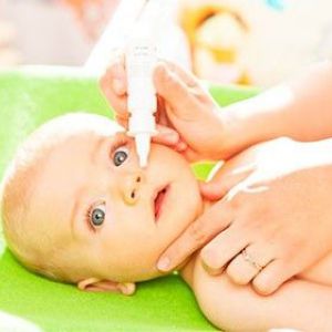 Капли в нос для новорожденных — обзор эффективных лекарств